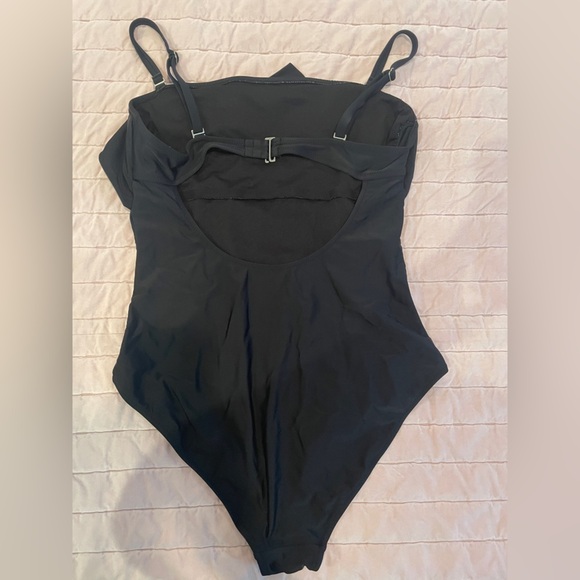 Old Navy one piece swimsuit with removable straps - Picture 2 of 2
